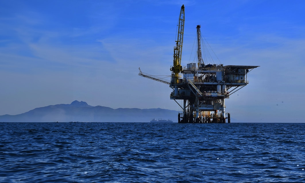 a large oil rig in the middle of the ocean
