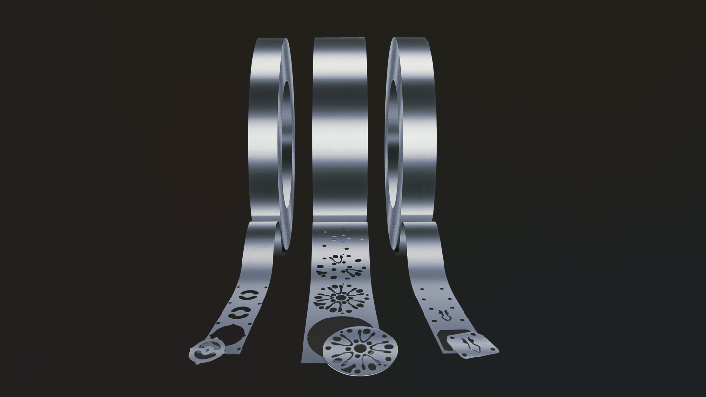 rullar av silvertejp med mönster