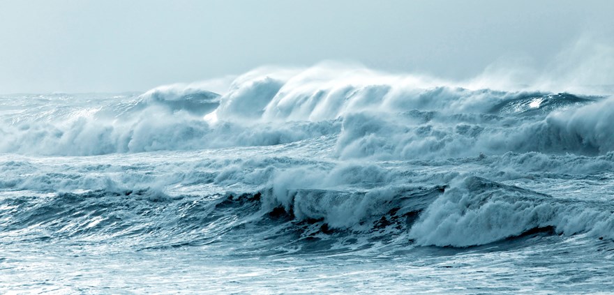 waves crashing waves in the ocean
